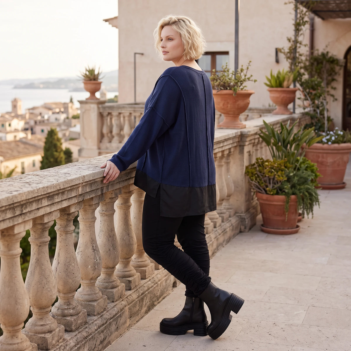 Wintershirt in Navy aus Strick mit Stretch Memorytaft Seitenschlitzen und Zipfelsaum
