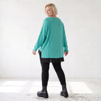 Strickpullover aus stretchiger Baumwolle mit Rundhalsausschnitt und hinten längerem Saum