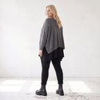 Baumwollstrickpullover mit V-Ausschnitt in kastiger Form und seitlichen Saumschlitzen