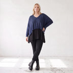 Navy Strickpullover aus Baumwolle mit V-Ausschnitt in kastiger Passform weich und locker