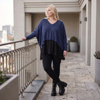 Navy Strickpullover aus Baumwolle mit V-Ausschnitt in kastiger Passform weich und locker