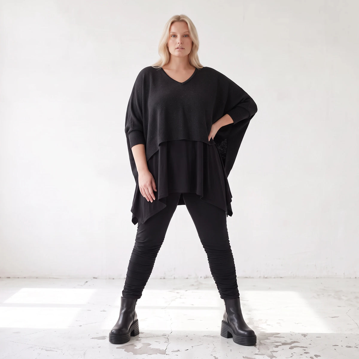 Kuscheliger Strickpullover mit V-Ausschnitt aus Baumwolle mit Stretch in kastiger Form