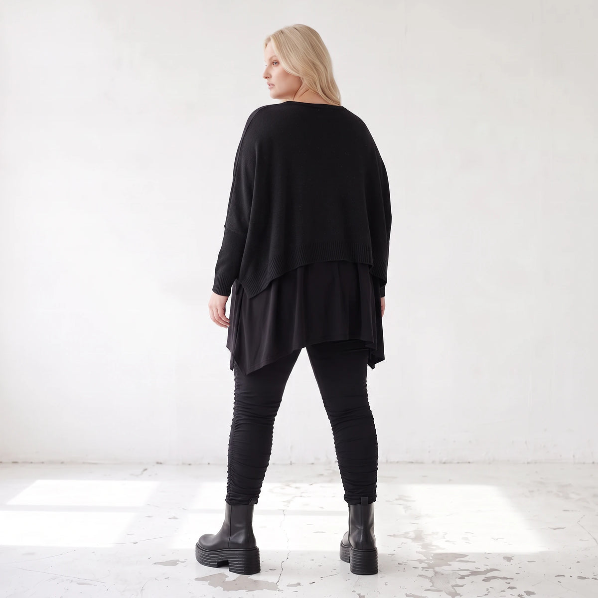 Kuscheliger Strickpullover mit V-Ausschnitt aus Baumwolle mit Stretch in kastiger Form