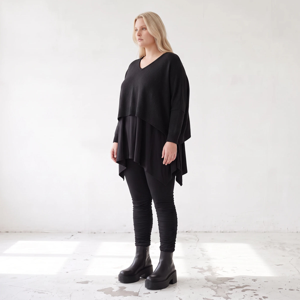 Kuscheliger Strickpullover mit V-Ausschnitt aus Baumwolle mit Stretch in kastiger Form