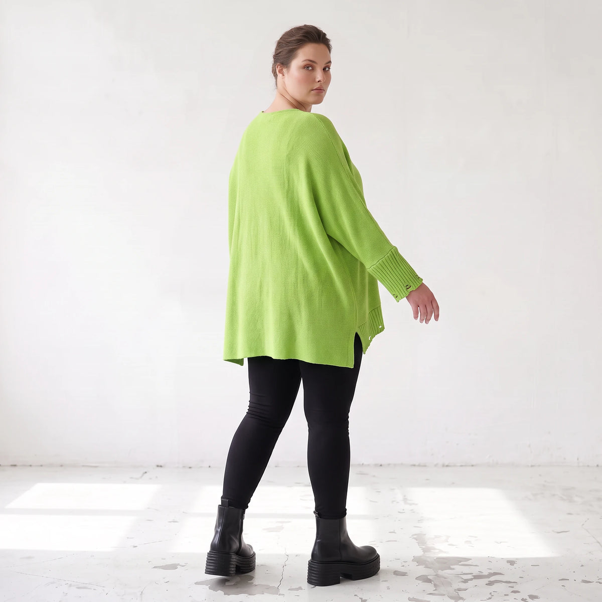 Strickshirt in Matchagrün mit Destroyedlook A-Linie Langarm und aufgesetzten Taschen