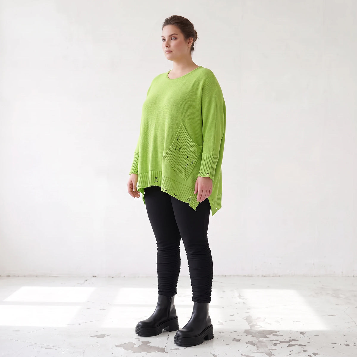 Strickshirt in Matchagrün mit Destroyedlook A-Linie Langarm und aufgesetzten Taschen