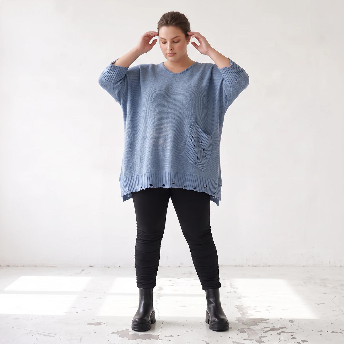 Strickpullover in Jeansblau mit Destroyed Optik A-Linie Rundhalsausschnitt Taschen Langarm