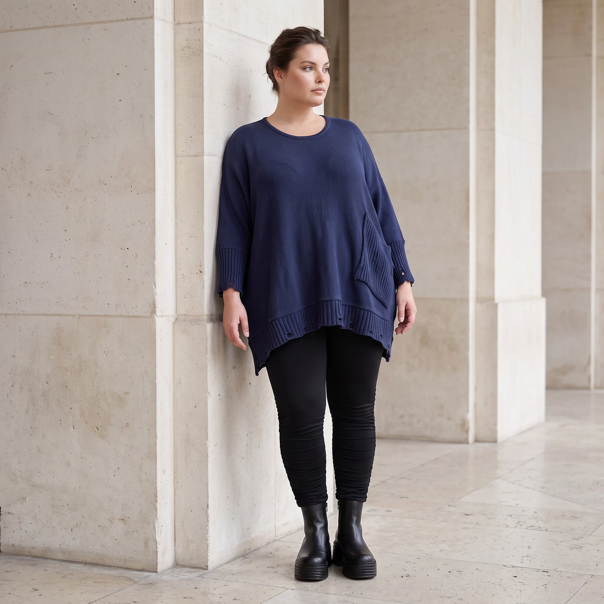Strickshirt in A-Linie mit Rundhalsausschnitt Destroyedoptik und aufgesetzten Taschen