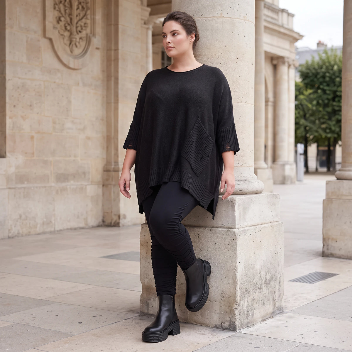Warmes schwarzes Strickshirt in A-Linie mit Stretch und Destroyedoptik für Winterlooks