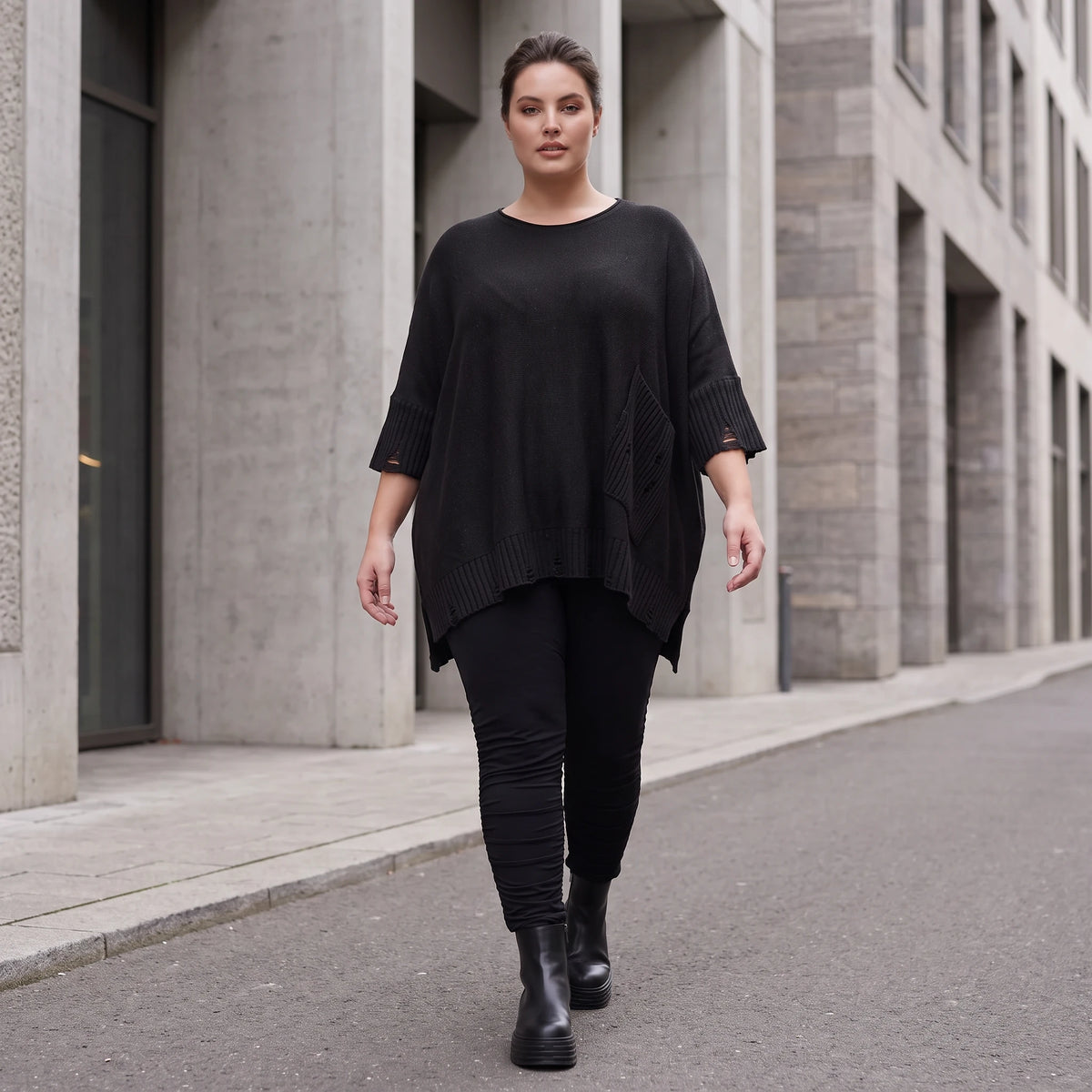 Warmes schwarzes Strickshirt in A-Linie mit Stretch und Destroyedoptik für Winterlooks