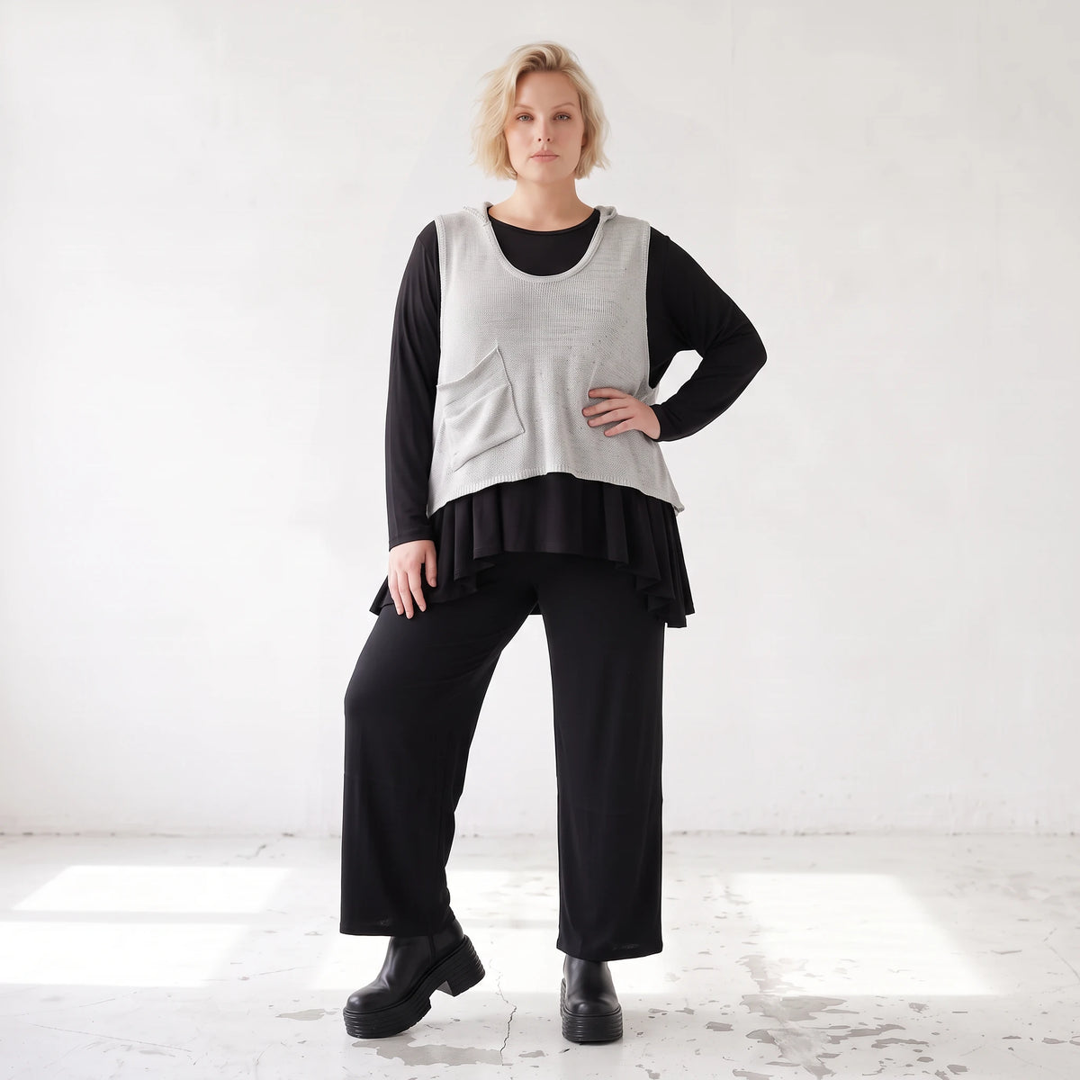 Ärmelloser Stricküberwurf in A-Linie mit Kapuze Tunnelzug Tasche und Baumwollstretch