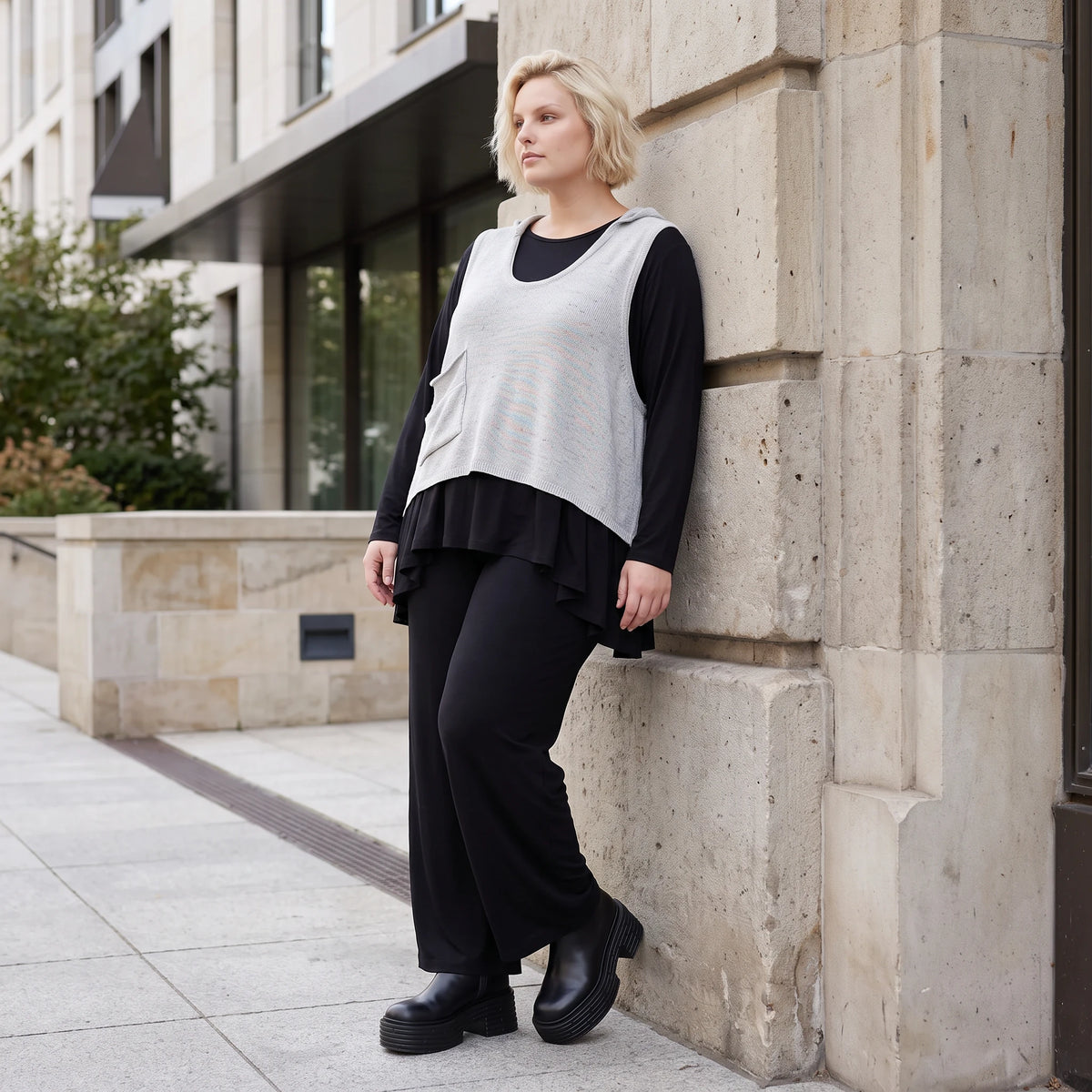 Ärmelloser Stricküberwurf in A-Linie mit Kapuze Tunnelzug Tasche und Baumwollstretch