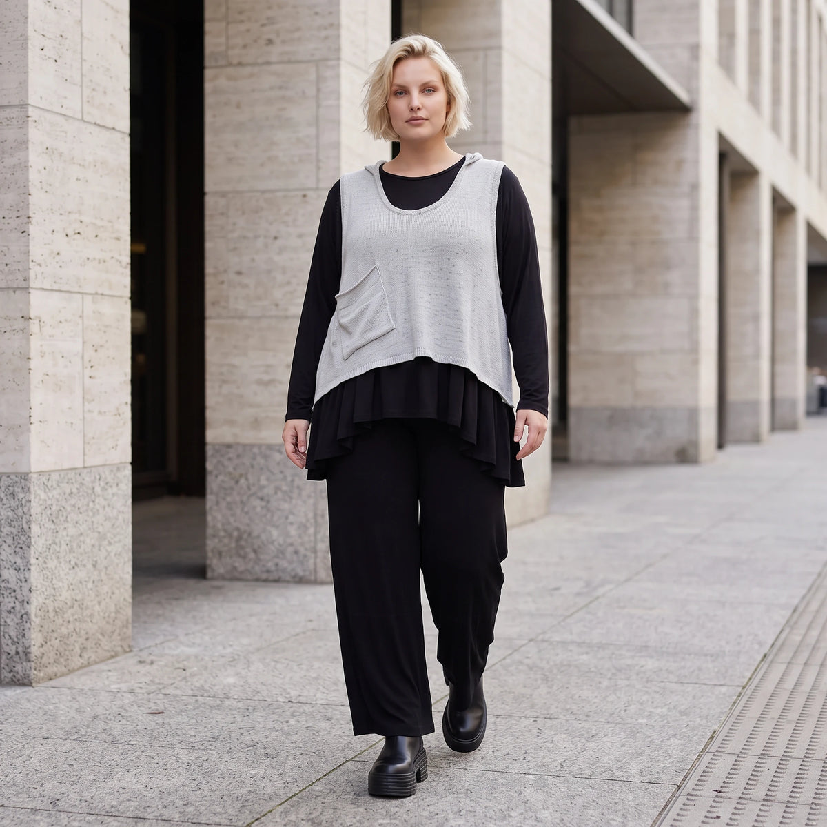 Ärmelloser Stricküberwurf in A-Linie mit Kapuze Tunnelzug Tasche und Baumwollstretch
