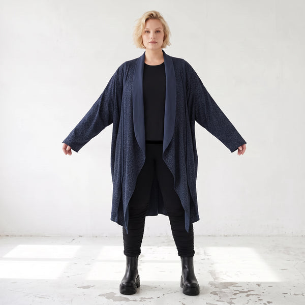 Cardigan aus weichem French Terry mit Stehkragen geradem Schnitt und Seitennahttaschen