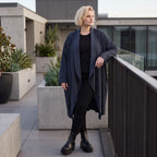Cardigan aus weichem French Terry mit Stehkragen geradem Schnitt und Seitennahttaschen