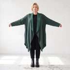 Cardigan aus French Terry mit Stehkragen Seitentaschen und Faltennaht in weicher Optik