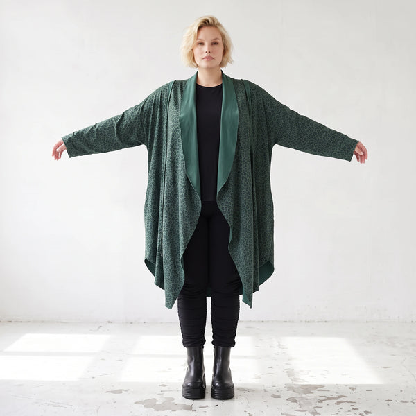 Cardigan aus French Terry mit Stehkragen Seitentaschen und Faltennaht in weicher Optik