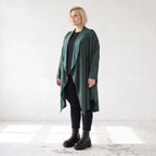 Cardigan aus French Terry mit Stehkragen Seitentaschen und Faltennaht in weicher Optik