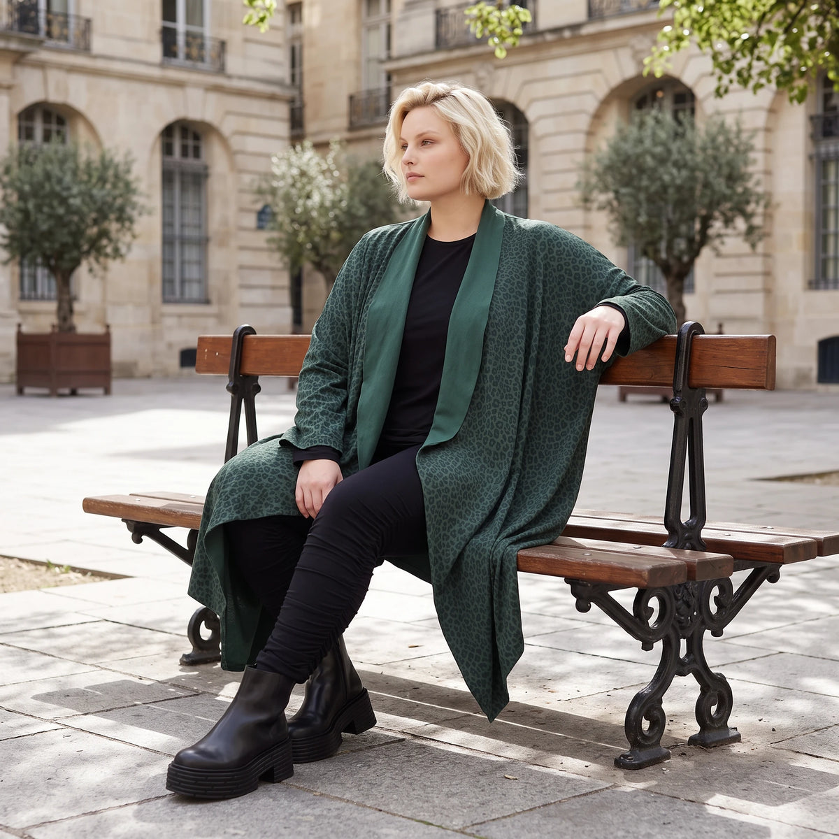 Cardigan aus French Terry mit Stehkragen Seitentaschen und Faltennaht in weicher Optik