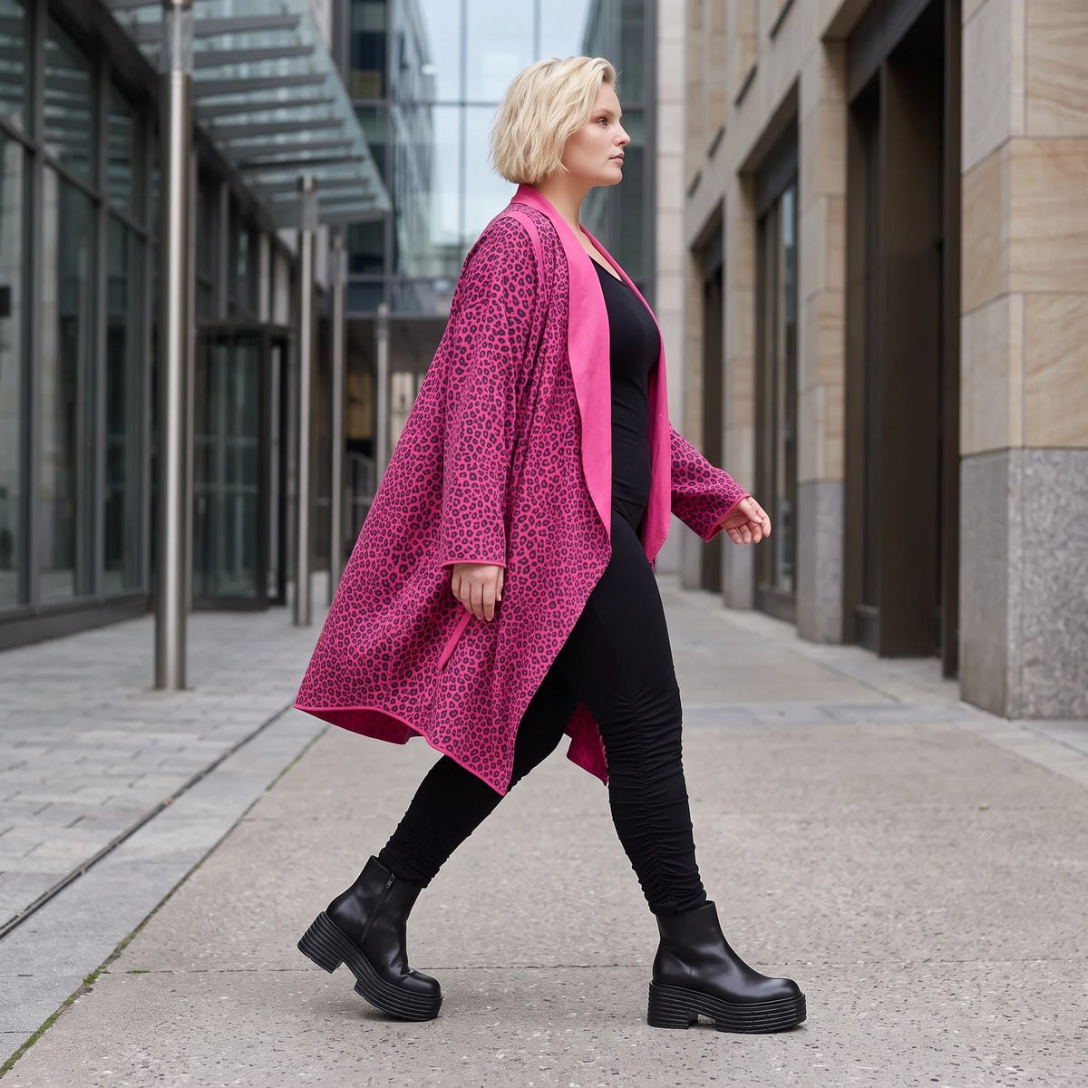 Cardigan aus weichem French Terry mit Stehkragen geradem Schnitt und Seitentaschen