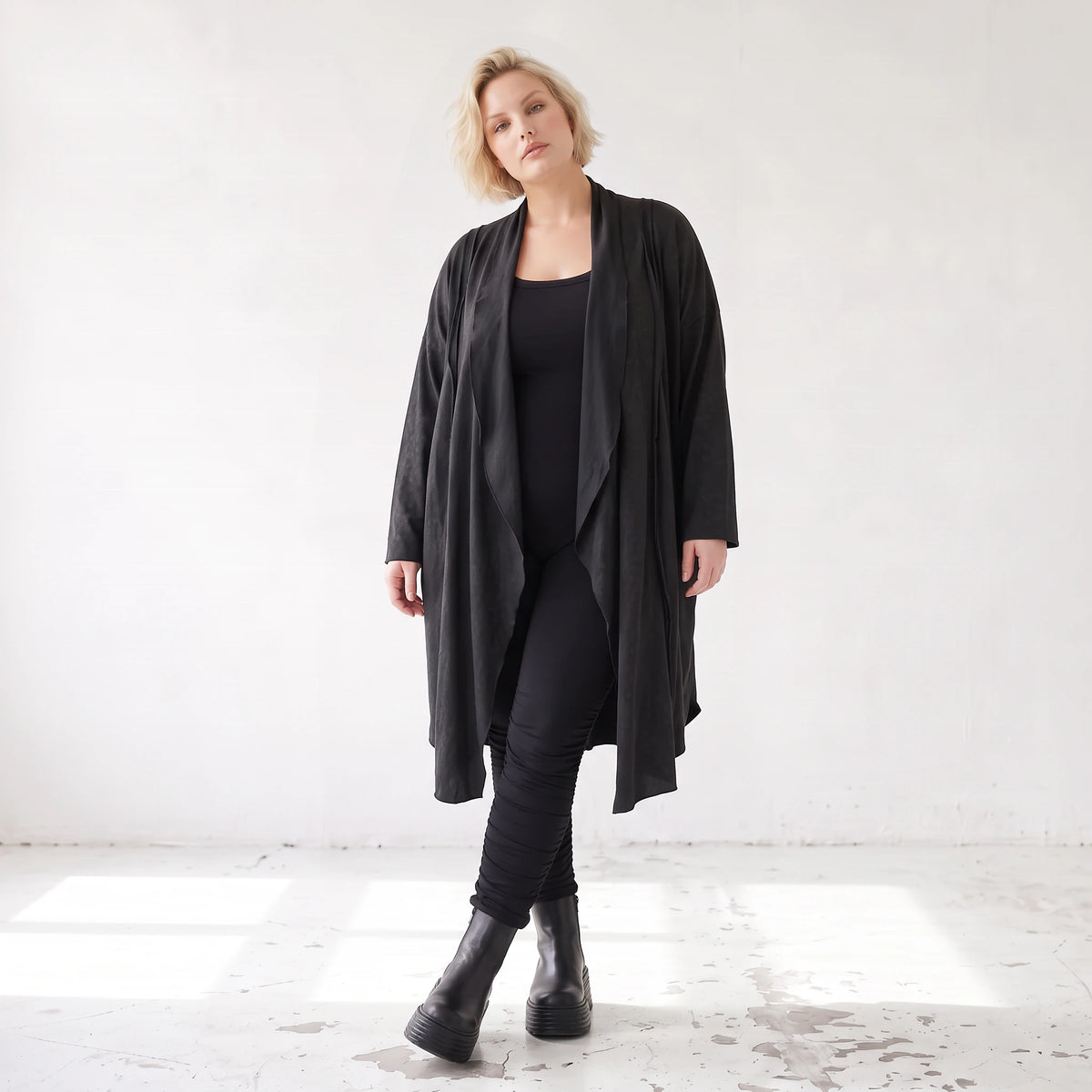 Cardigan aus French Terry mit Stehkragen Faltennaht und Seitentaschen ohne Verschluss