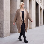 Langer Cardigan in Braun/Beige/Schwarz aus French Terry mit Stehkragen und Faltennaht