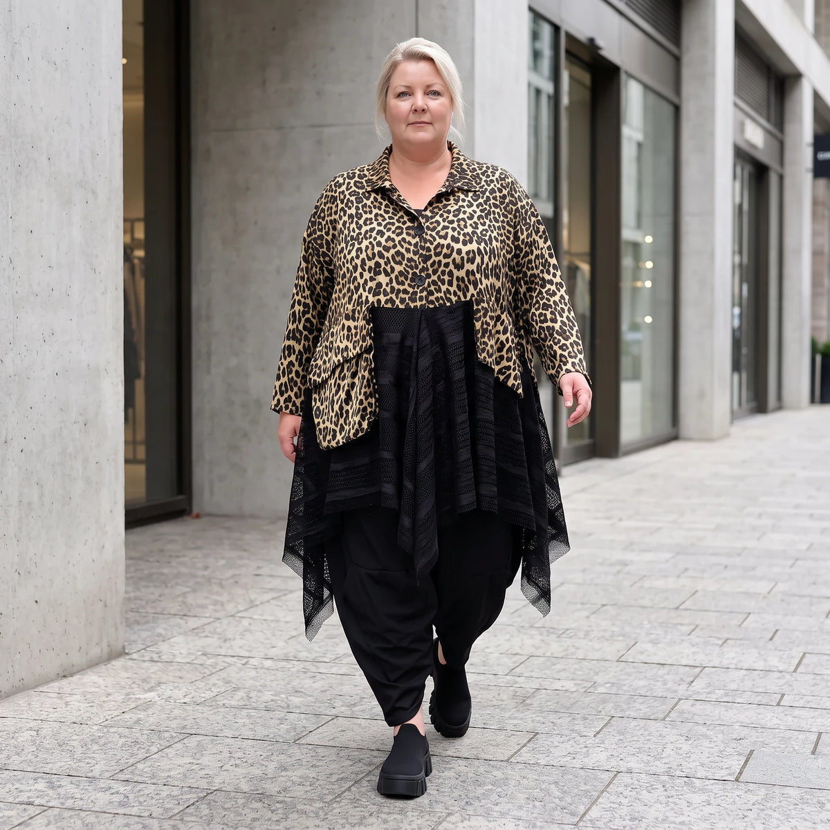 Elegante A-Linie Winterjacke in Beige/Schwarz aus Satinmaterialmix mit Netzdetails