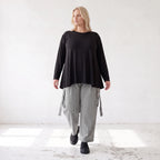 Ballonhose aus Bengaline in Schwarz/Weiß mit Stretch elastischem Bund und Fransentaschen