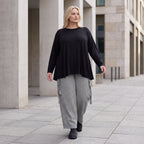 Ballonhose aus Bengaline in Schwarz/Weiß mit Stretch elastischem Bund und Fransentaschen