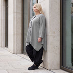 Bengalinebluse in Schwarz/Weiß A-Linie mit Rundhalsausschnitt Taschen und Zipfelsaum