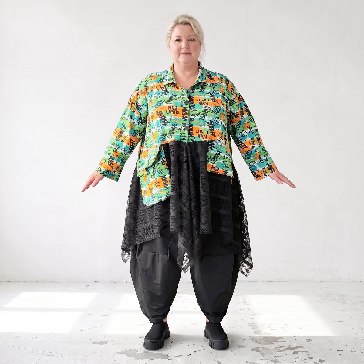 Übergangsjacke in A-Linie mit Zipfelsaum aus Baumwolljersey mit Netzdetails leicht weich