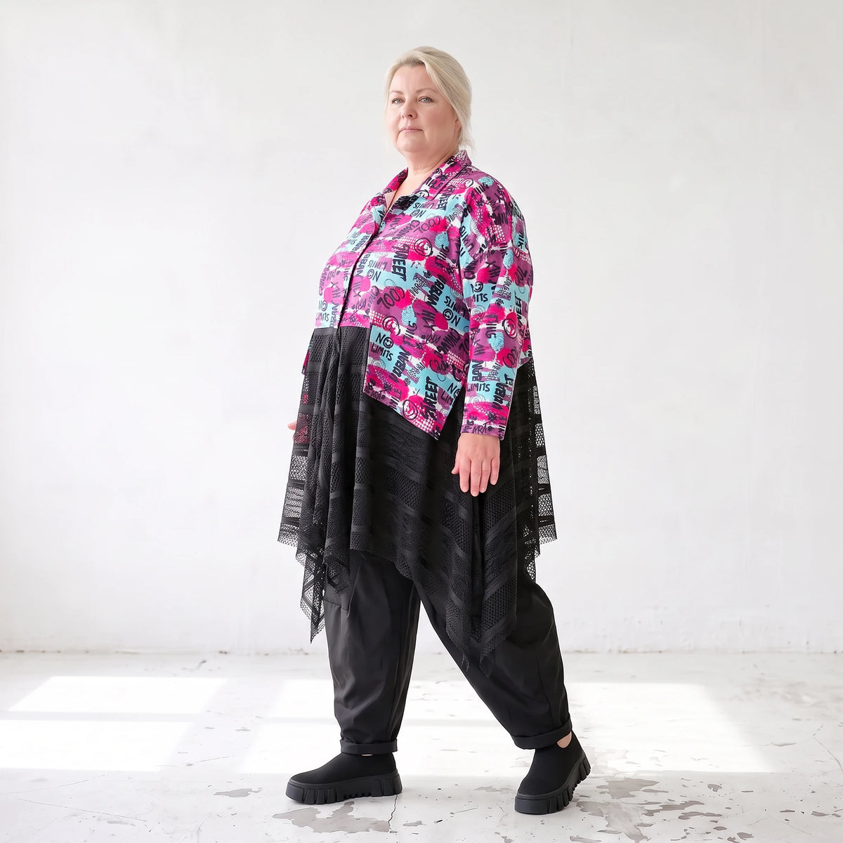 Ungefütterte Übergangsjacke in A-Linie aus Jersey mit Stretch Netzeinsätzen Zipfelsaum