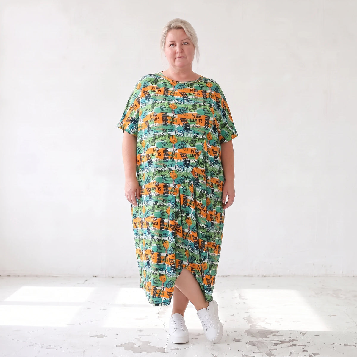Jerseykleid in Grün/Multi mit Rundhalsausschnitt in Ballonform aus weichem Stretchstoff