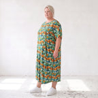 Jerseykleid in Grün/Multi mit Rundhalsausschnitt in Ballonform aus weichem Stretchstoff
