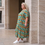 Jerseykleid in Grün/Multi mit Rundhalsausschnitt in Ballonform aus weichem Stretchstoff