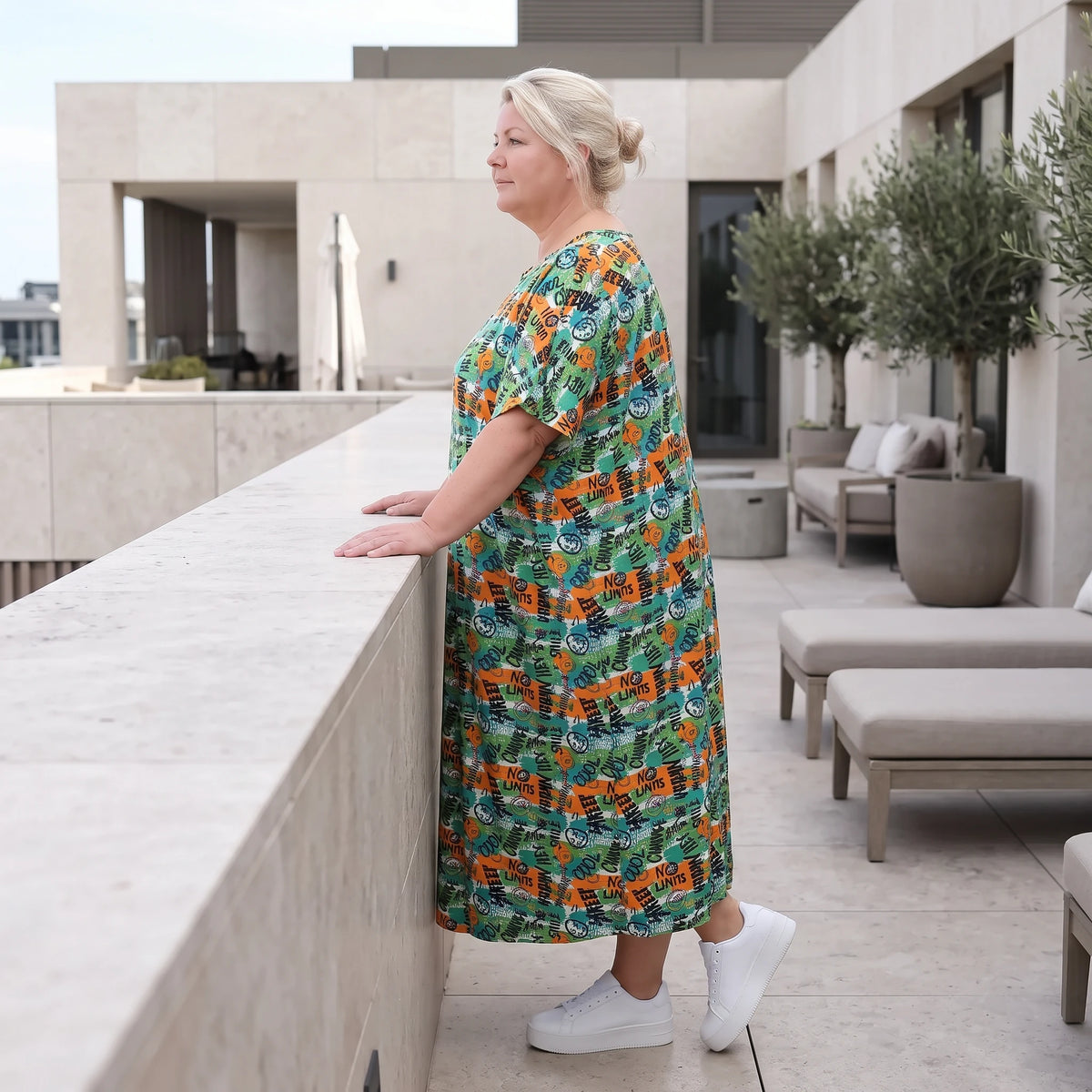 Jerseykleid in Grün/Multi mit Rundhalsausschnitt in Ballonform aus weichem Stretchstoff
