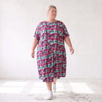 Jerseykleid aus weichem Jersey mit Ballonschnitt Rundhalsausschnitt und kurzen Ärmeln