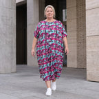 Jerseykleid aus weichem Jersey mit Ballonschnitt Rundhalsausschnitt und kurzen Ärmeln