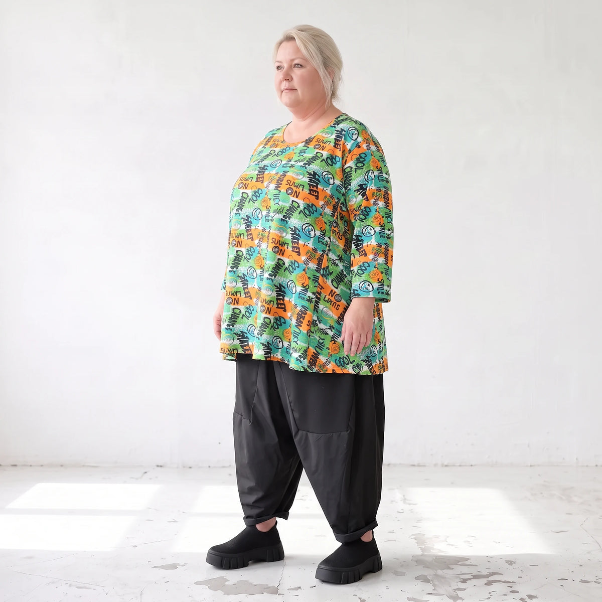 Shirt in A-Linie aus Stretchjersey mit grünem Multimuster luftig und locker fallend