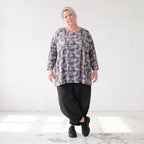 Jerseyshirt in Grau mit Multiprint A-Linie Rundhalsausschnitt und 7/8-Arm Baumwollmix
