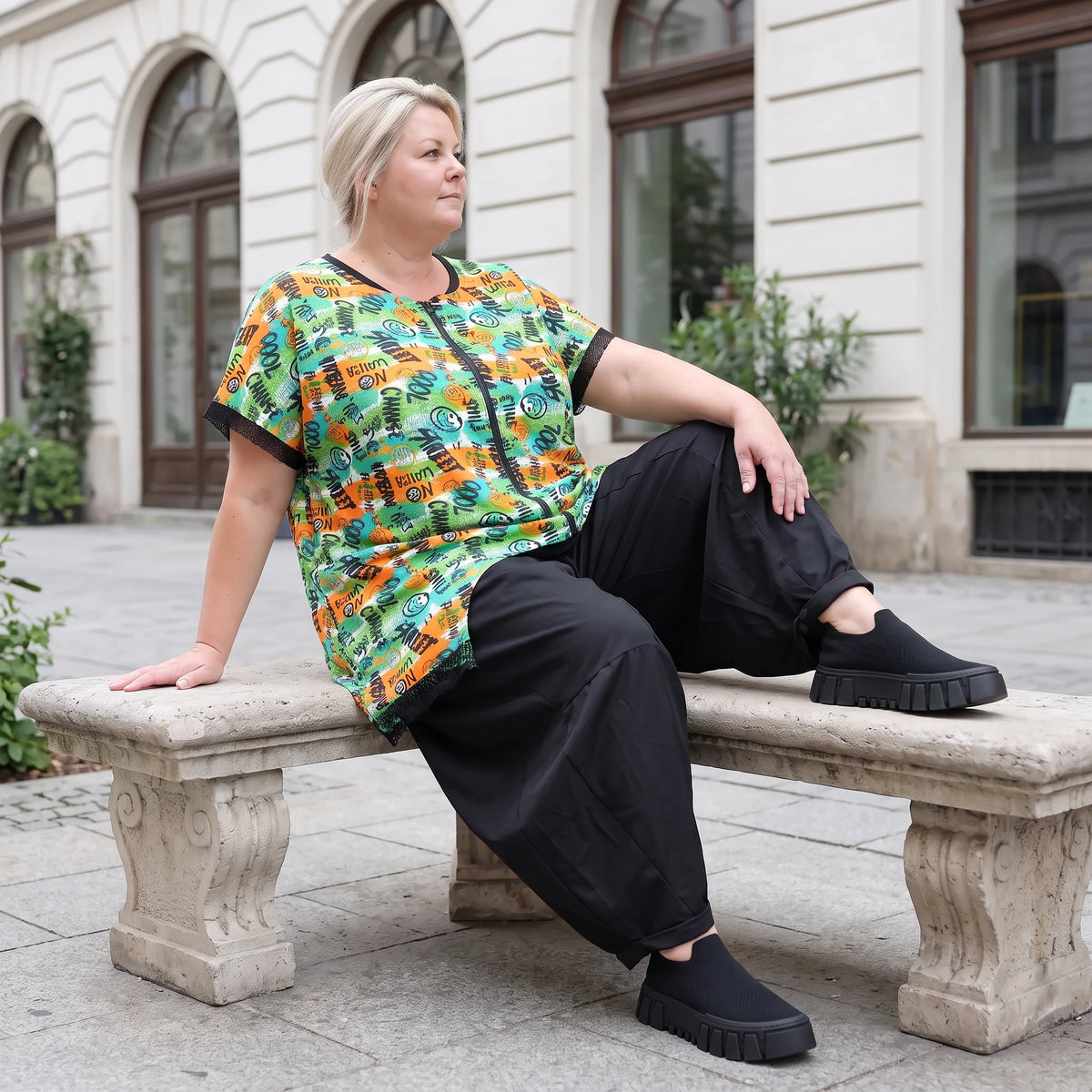 Vokuhilaweste aus softem Stretchjersey mit Netzdetail und lockerem Schnitt modern chic