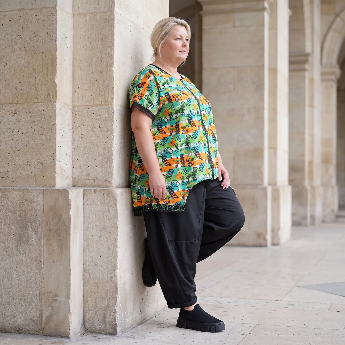 Vokuhilaweste aus softem Stretchjersey mit Netzdetail und lockerem Schnitt modern chic