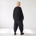 Strickshirt in Schwarz/Rot mit Destroyedoptik Fransen und V-Ausschnitt gerader Schnitt