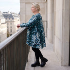 Langarmshirt in Petrol/Weiß aus Stretch Twill mit Rundhalsausschnitt in softer A-Linie