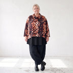 Twillshirt mit Rollkragen und 3/4-Arm in Rost/Weiß mit kastiger Form aus Twill