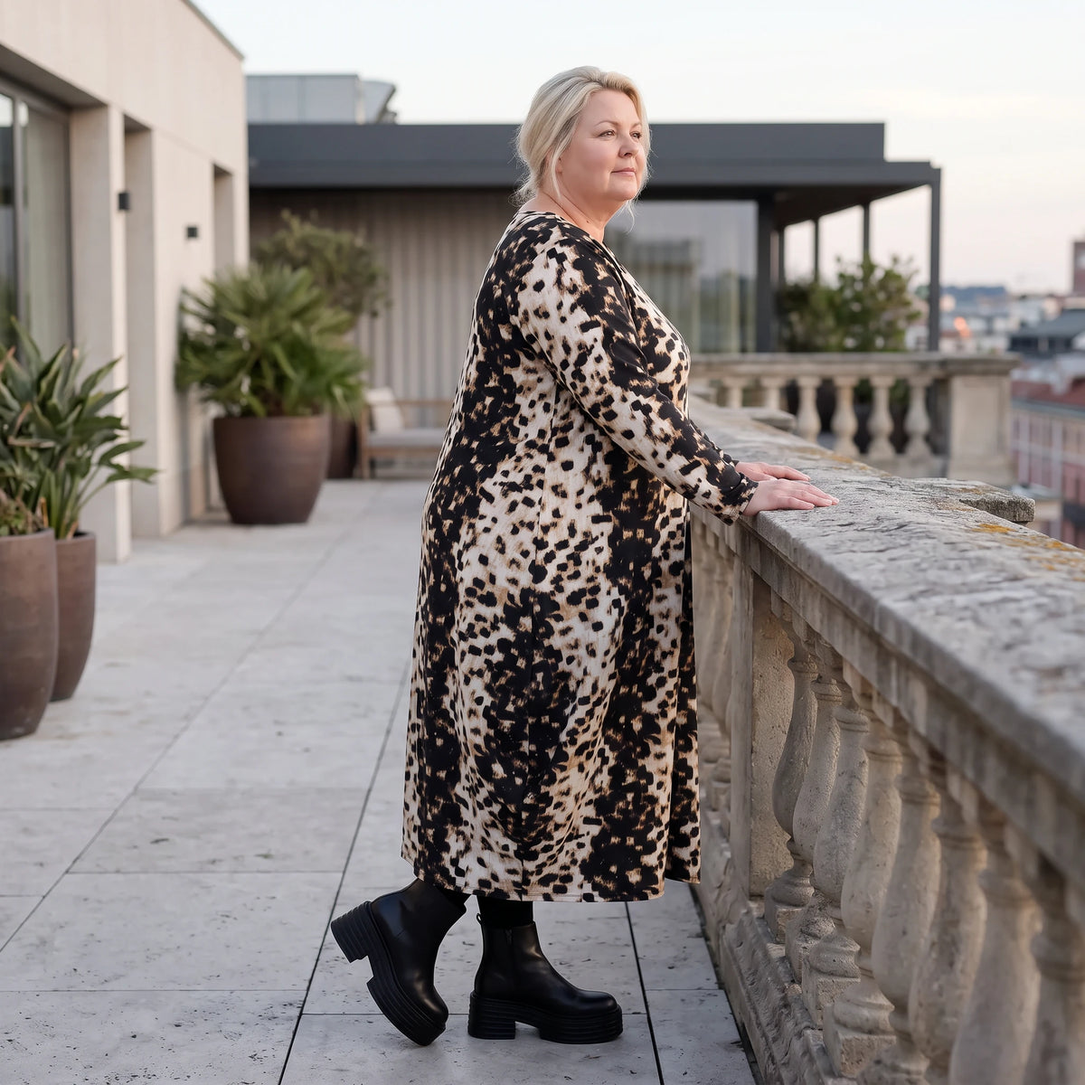 Twillkleid in Ballonform mit Rundhalsausschnitt Langarm aus Viskosemix mit Softstretch