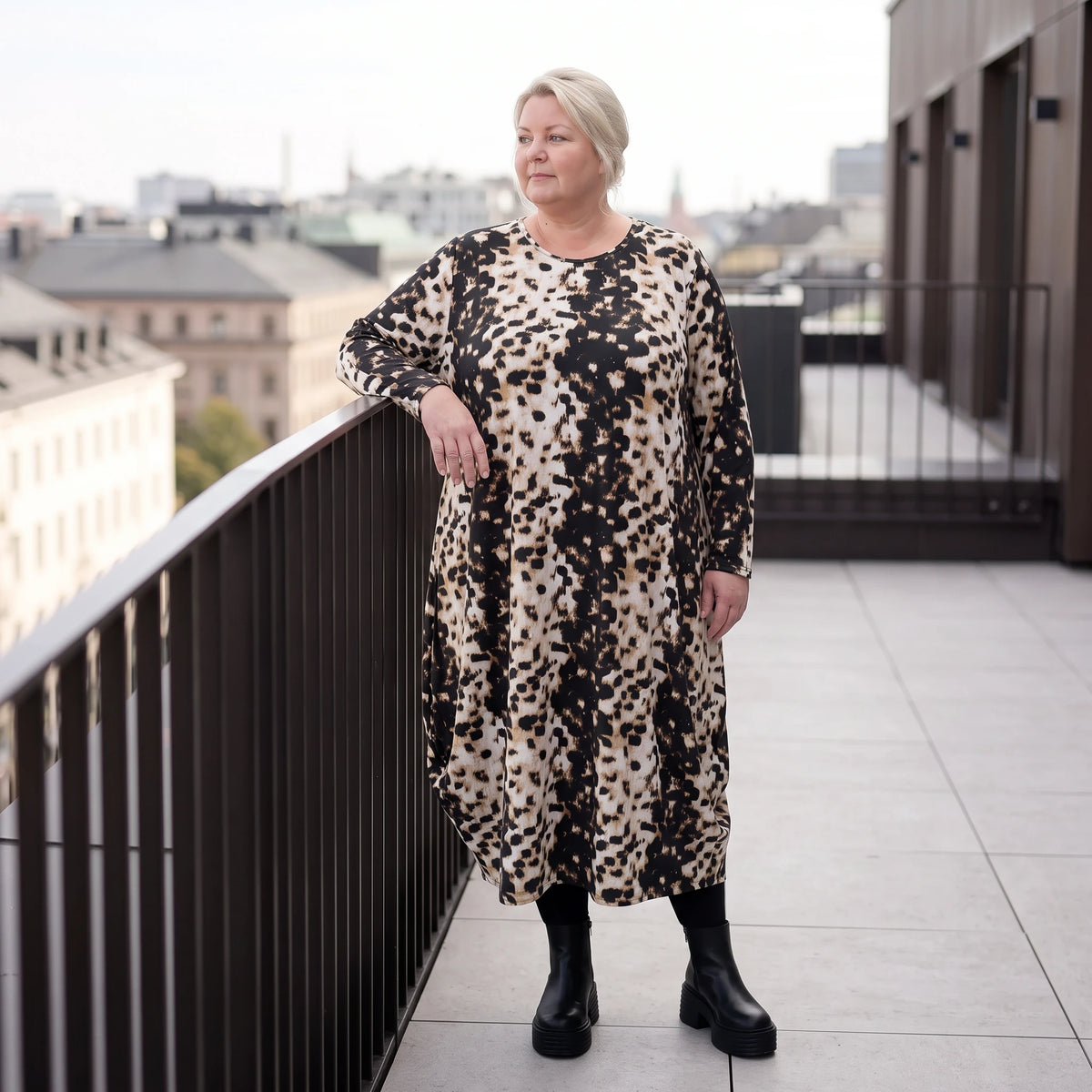 Twillkleid in Ballonform mit Rundhalsausschnitt Langarm aus Viskosemix mit Softstretch