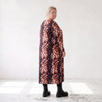 Ballonkleid aus Stretchtwill in Rost/Weiß mit fließender Silhouette leicht und bequem