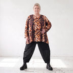Langarmshirt aus rost/weißem Viskosetwill mit Stretch in A-Linie mit Rundhalsausschnitt