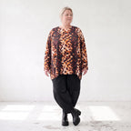 Langarmshirt aus rost/weißem Viskosetwill mit Stretch in A-Linie mit Rundhalsausschnitt
